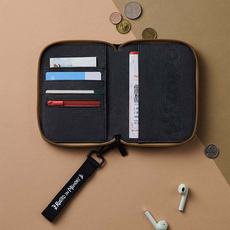 Hirono Echo Series Passport Holder