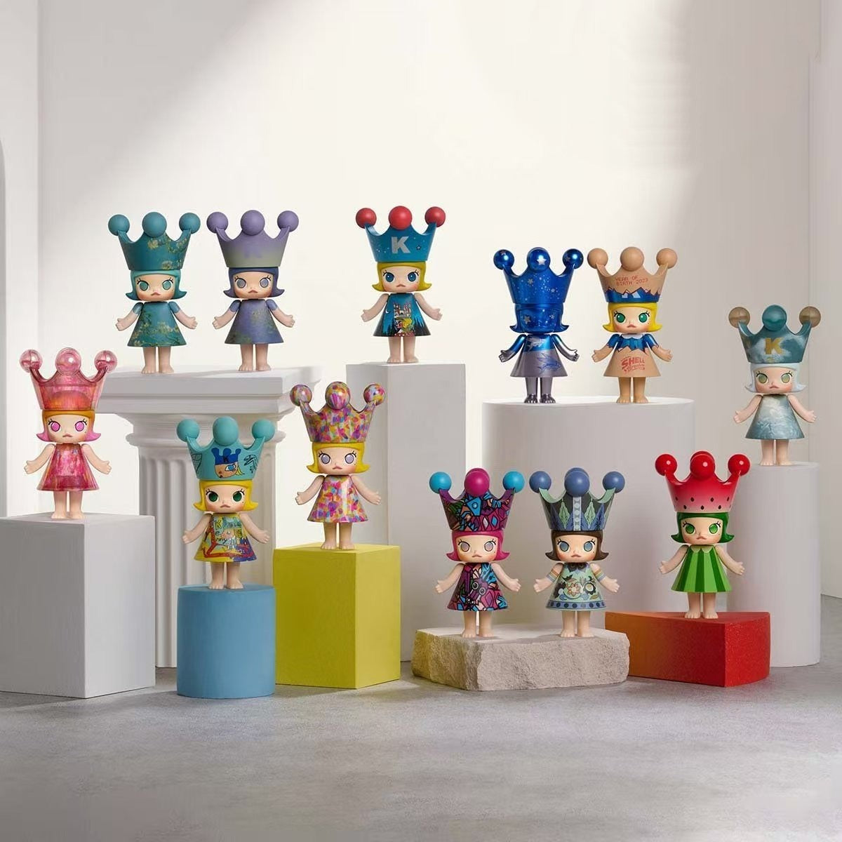 POP MART MEGA ROYAL MOLLY 100% Series 1 Figure Blind Box (PRE-ORDER)