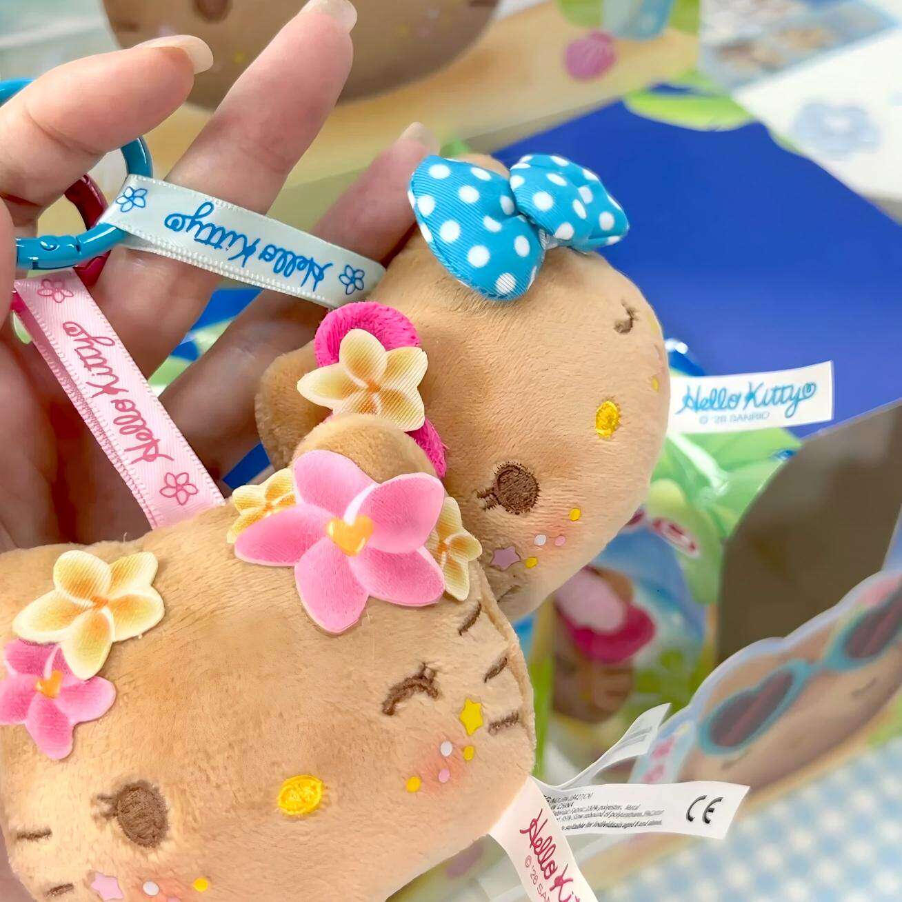 Hello kitty let's go to beach series pendant Blind Box