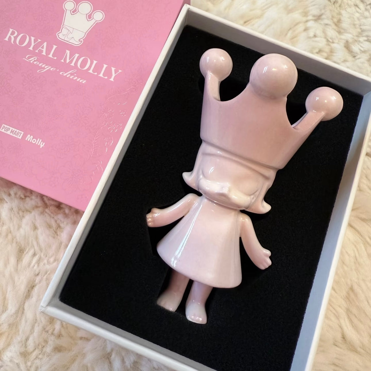 Mega Royal Molly 100% Rouge China Figure
