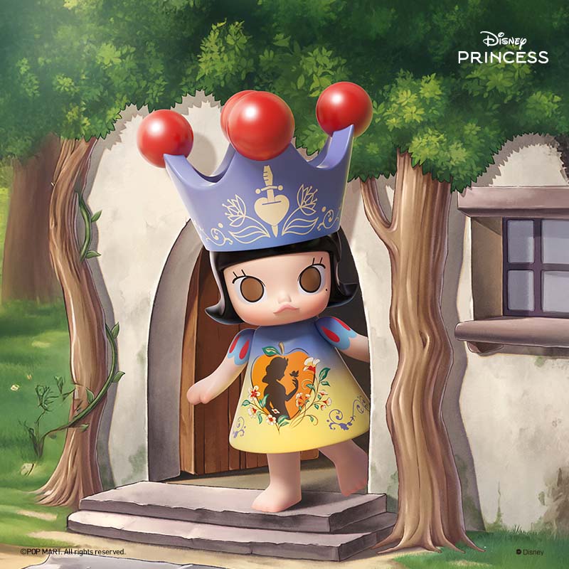 Mega Molly 100% Snow White Figure