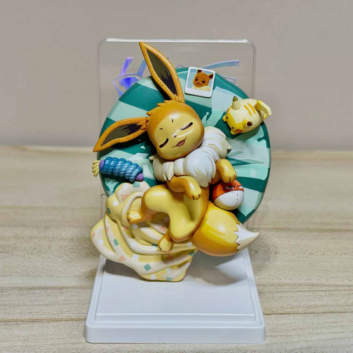 Pokémon Dreamscape Flourish Eevee & Friends Figure Blind Box, 1 Random Eeveelution, PTCG Promo Card + Booster Pack