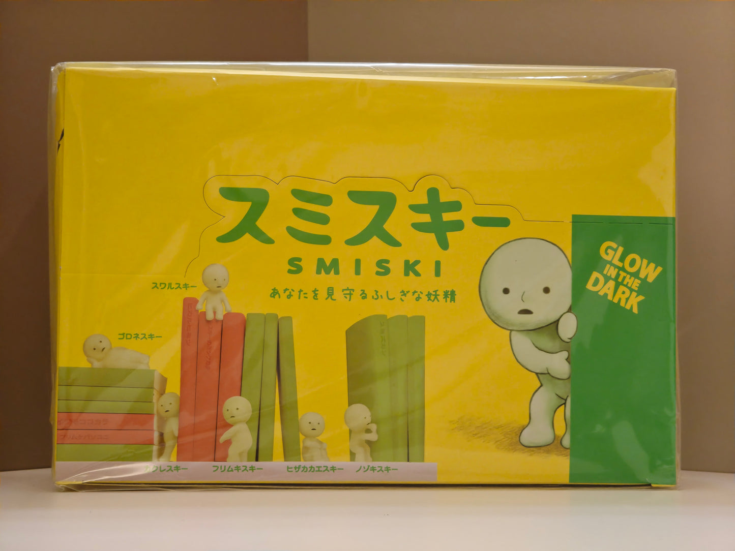 Smiski Work is fun/Toilet/Birthday/Exercising/Glow in Dark/Dressing/Cheer/Bath Series Figures Blind Box/Luminous Bed/Museum/Smiski Hippers Luminous Papa/Moving/Strap Accessories Gachapon Egg Verison 1 VER 2 V4 Figure Pendant Keychain Blind Ball